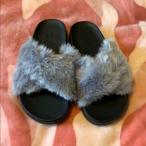 Victoria Secret Pink Fuzzy sandals!